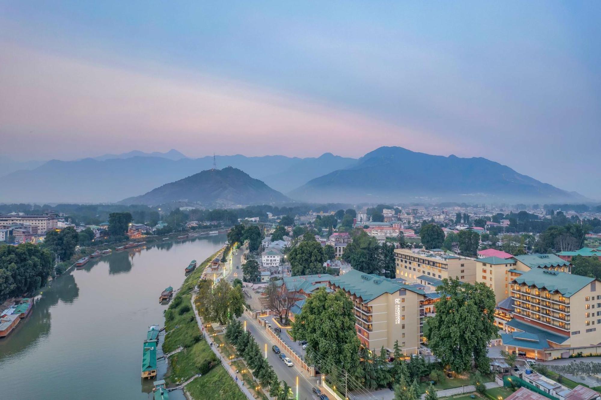 Radisson Collection Hotel & Spa, Riverfront Srinagar Ngoại thất bức ảnh