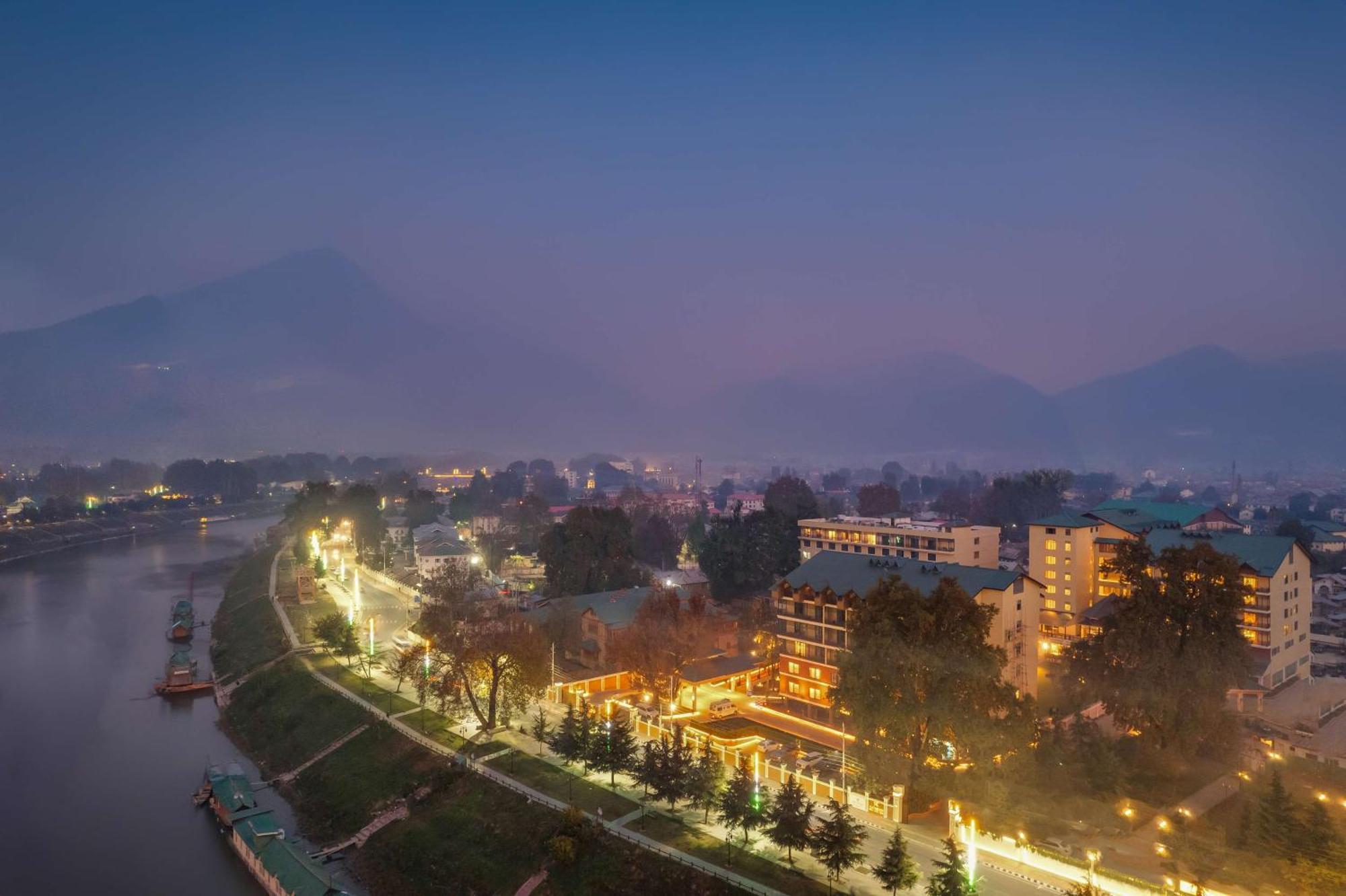 Radisson Collection Hotel & Spa, Riverfront Srinagar Ngoại thất bức ảnh